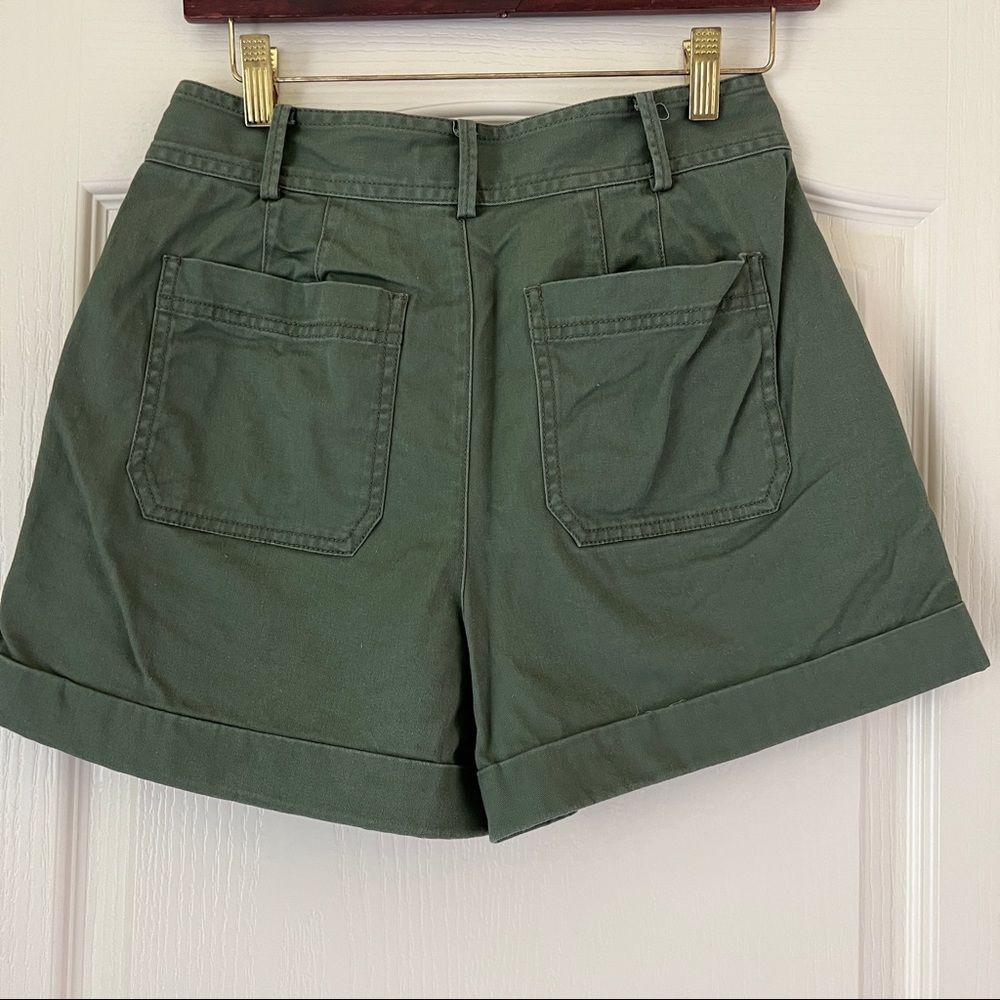 Madewell Pleated Shorts - Picture 3 of 4
